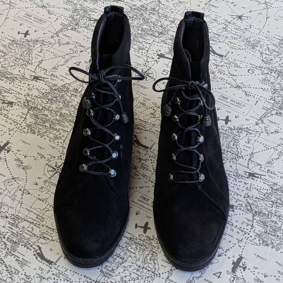 VTG Stuart Weitzman Black Suede Ankle Boots With Silver Eyelet Details W Size 10 - Picture 1 of 9
